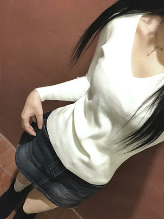 V-neck knit tee