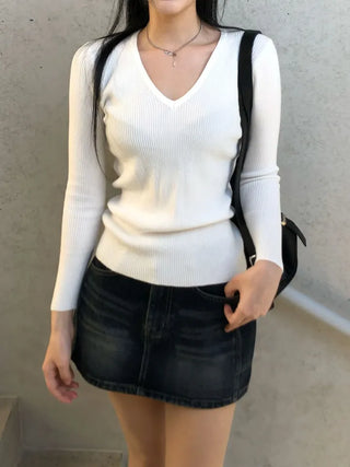 V-neck knit tee