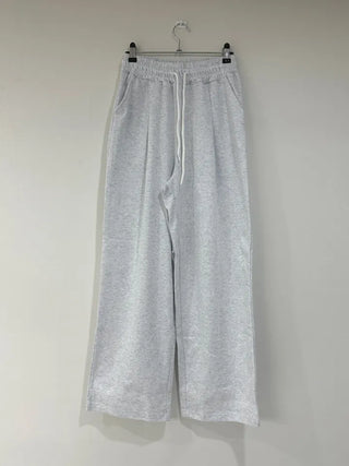 One-tuck wide training pants