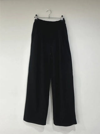 One-tuck wide training pants