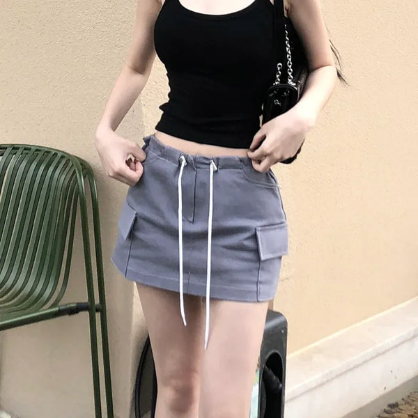 Low string denim skirt
