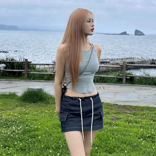 Low string denim skirt