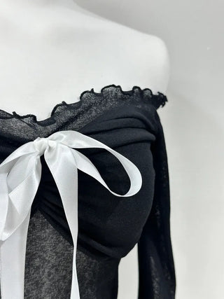 Ribbon lace off-the-shoulder tee