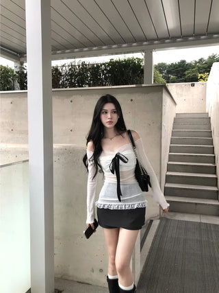 Ribbon lace off-the-shoulder tee