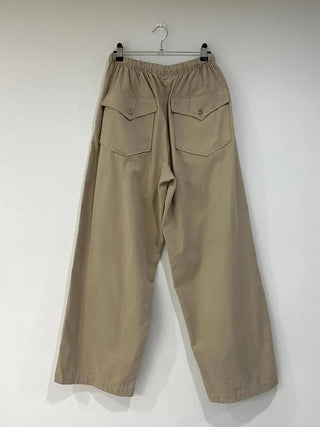 Pintuck pocket banding pants