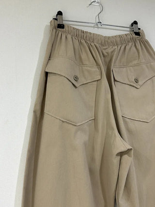 Pintuck pocket banding pants