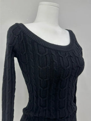 Twisted knit off-the-shoulder tee