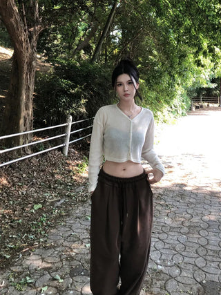 Pin-tuck cut training pants