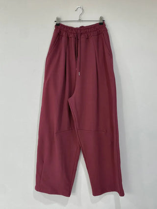 Pin-tuck cut training pants