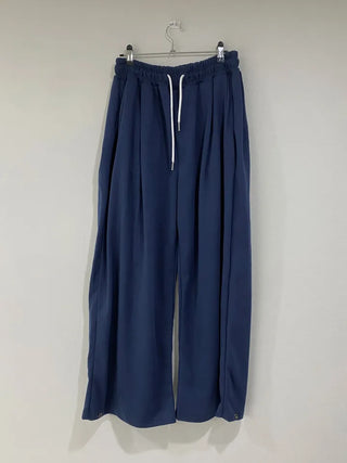 Patch pintuck training pants