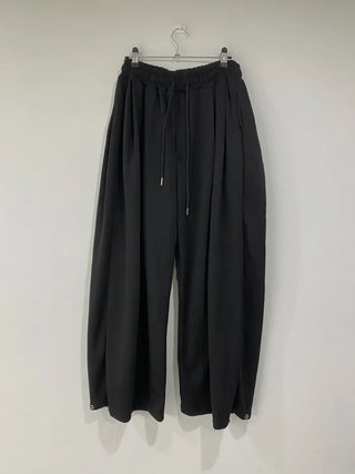 Patch pintuck training pants