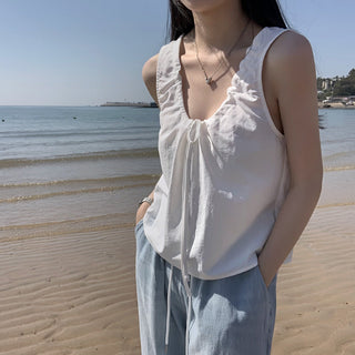 V-neck sleeveless Top