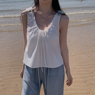 V-neck sleeveless Top