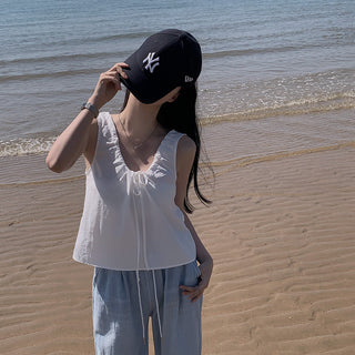 V-neck sleeveless Top