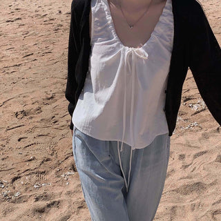 V-neck sleeveless Top