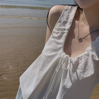 V-neck sleeveless Top