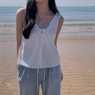 V-neck sleeveless Top