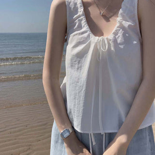 V-neck sleeveless Top