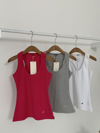 U-neck sleeveless top