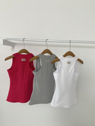 U-neck sleeveless top