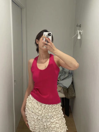 U-neck sleeveless top