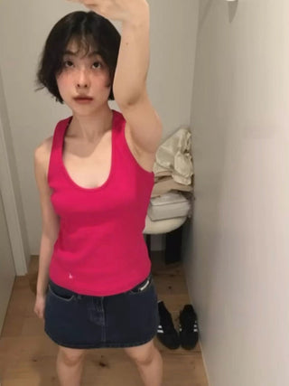 U-neck sleeveless top