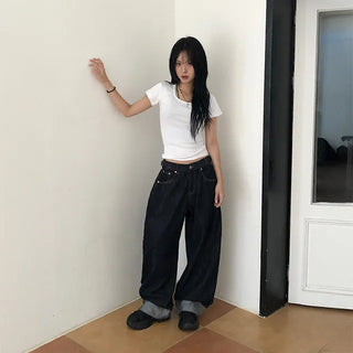 Non-faded back pocket rolled-up wide jeans