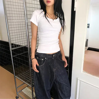 Non-faded back pocket rolled-up wide jeans