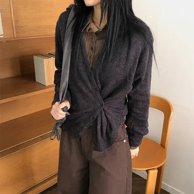Doi Wool V-neck Cardigan
