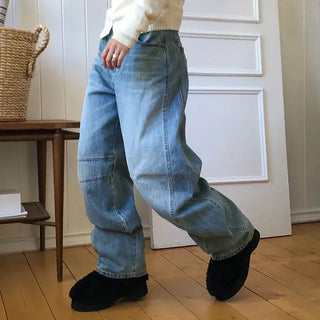 Line Curve Washed Balloon Jeans