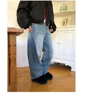 Line Curve Washed Balloon Jeans