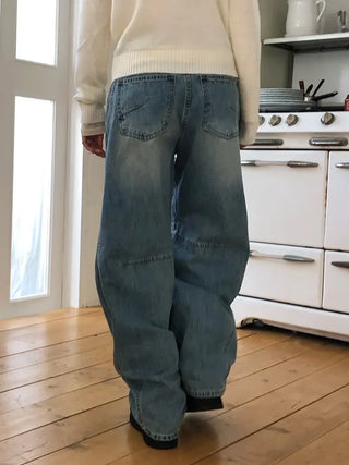 Line Curve Washed Balloon Jeans