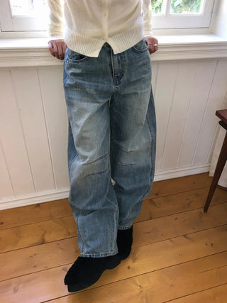 Line Curve Washed Balloon Jeans