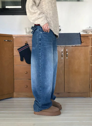Cinch-back washed wide jeans