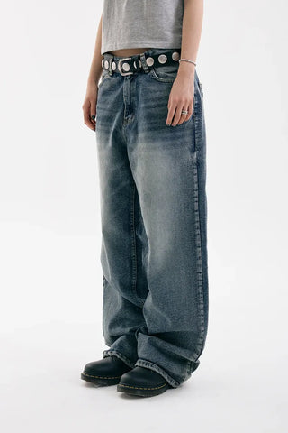 Circling stud belt