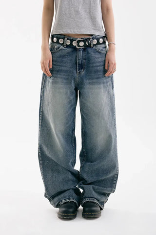 Circling stud belt
