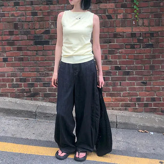 Low boat neck sleeveless