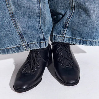 Lace-up flat shoes