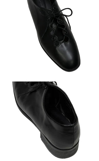 Lace-up flat shoes