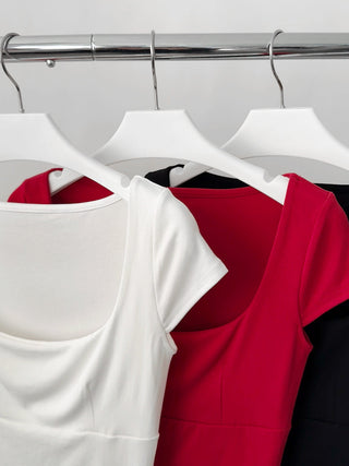 square collar top