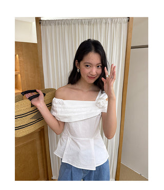 exposed shoulder shirt