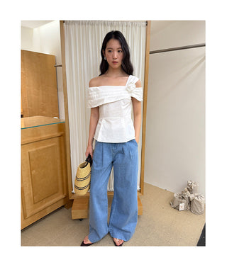exposed shoulder shirt