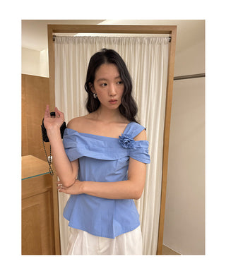 exposed shoulder shirt