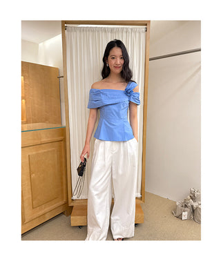 exposed shoulder shirt