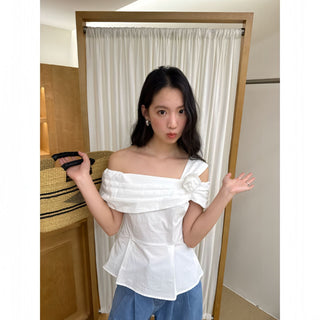 exposed shoulder shirt