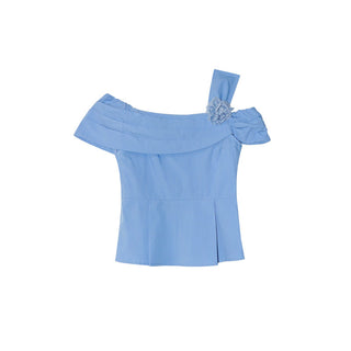 exposed shoulder shirt