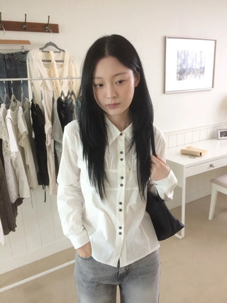 Two-button cut-out shirred busquet long-sleeve shirt