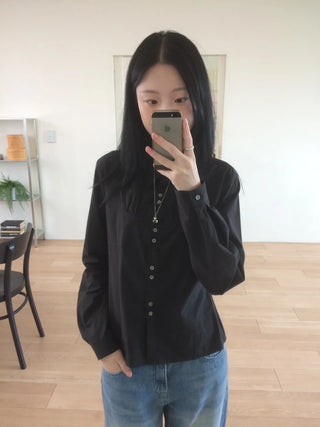 Two-button cut-out shirred busquet long-sleeve shirt