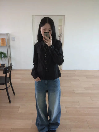 Two-button cut-out shirred busquet long-sleeve shirt