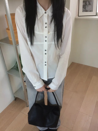 Two-button cut-out shirred busquet long-sleeve shirt